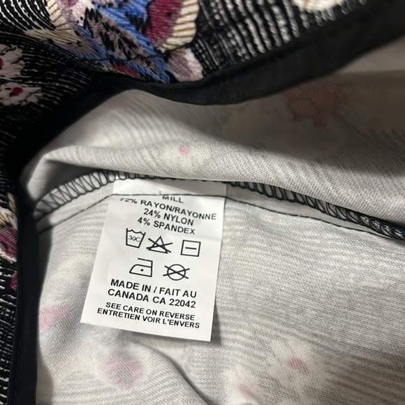 NWT Margaret M. Size Medium.  Black floral. - Picture 5 of 7